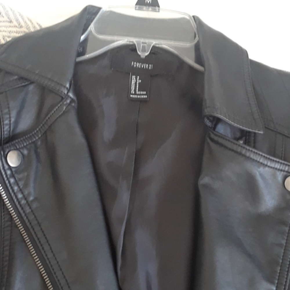 Leather jacket - Picture 3 of 7